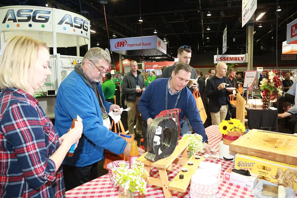 Showfloor-Party-Web-24.jpg