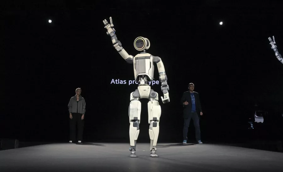 Hyundai Humanoid Robot Waves