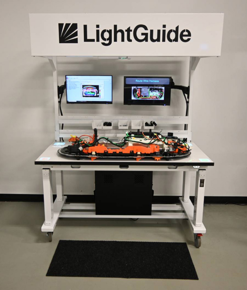 LightGuide’s smartAR Workstation