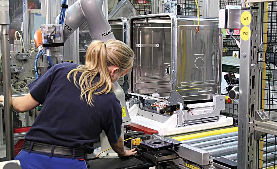 Mobile Cobot Enhances Safe Dishwasher Assembly