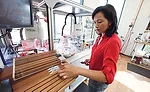 Robots Strike Right Tone With Guitar Maker