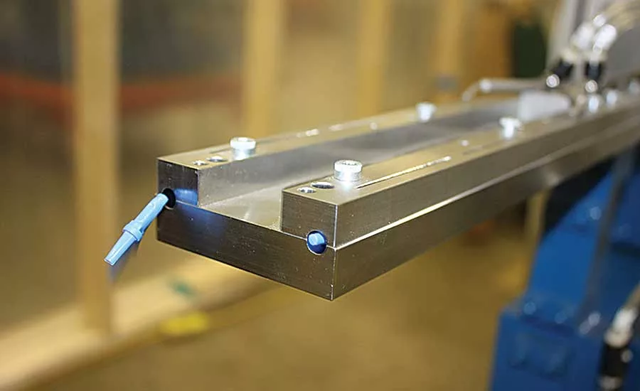 System feeds parts for ear protection devices