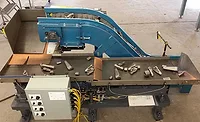 Flex feeder handles heavy castings