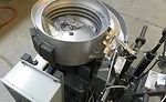 Bowl Feeds Wave Washers Without Tangling