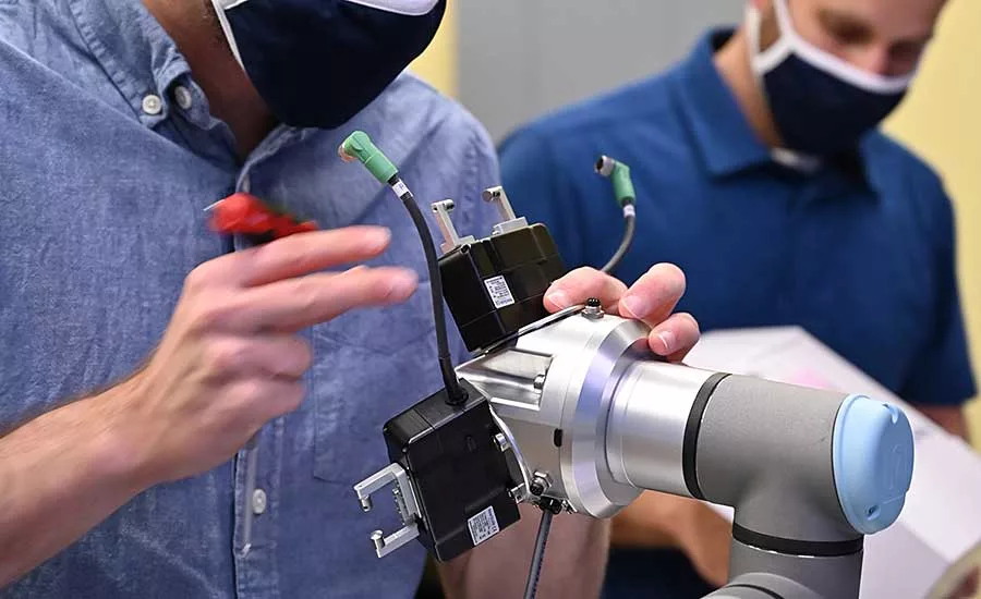 New Scale Robotics Becomes Certified Integrator for Universal Robots