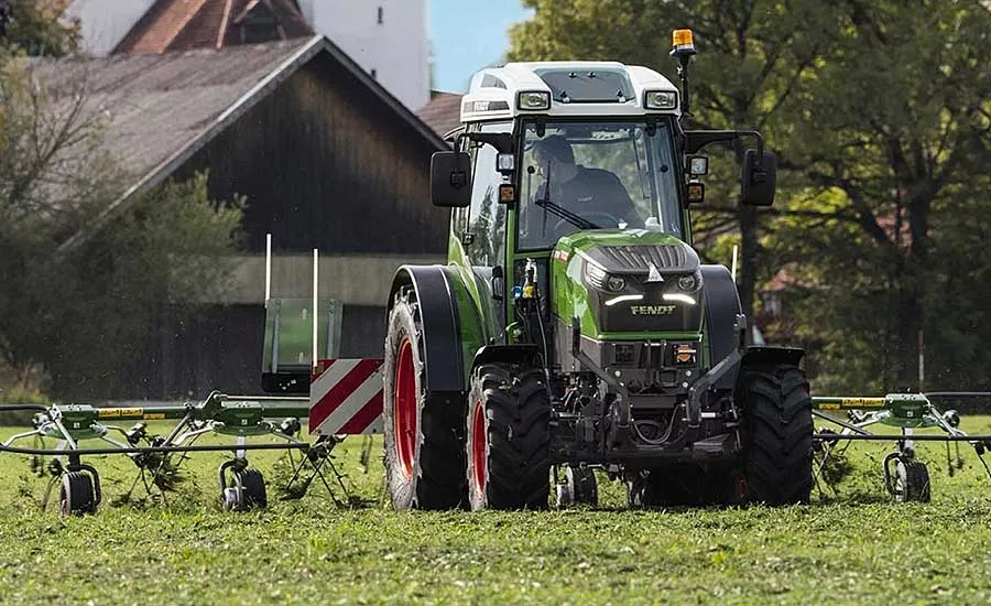 aem0522tractor2.jpg