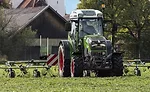 aem0522tractor2.jpg