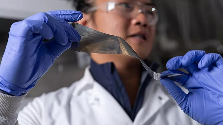 using aluminum foil to manufacture batteries