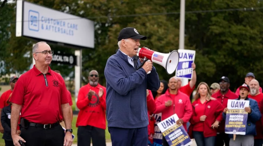 230926130835-03-joe-biden-uaw-remarks-092623.jpg
