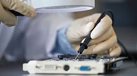 tech-repairs-close-up-2022-07-27-21-38-58-utc.jpg