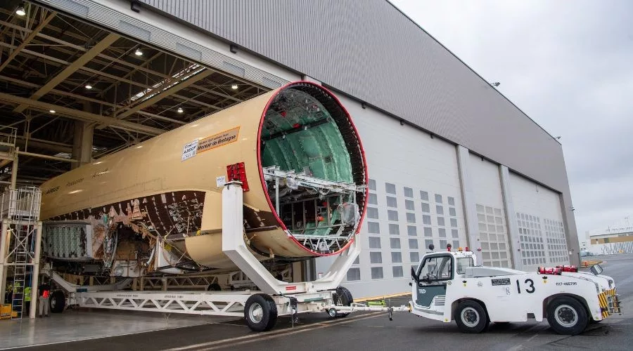 A350-Freighter-section-15-21-arriving-at-Station-59-01