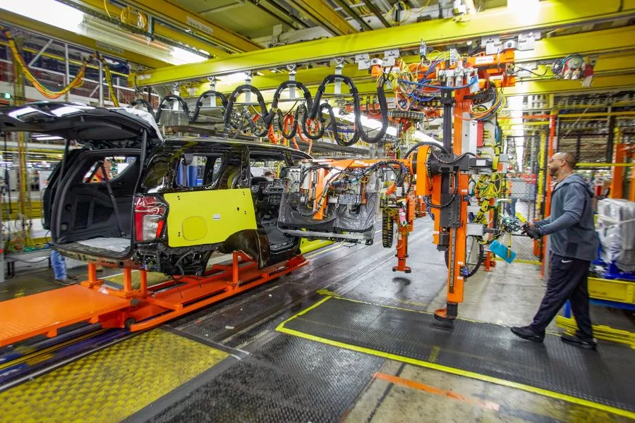 GM-Arlington-Assembly-2021-ChevroletTahoe-024.jpg