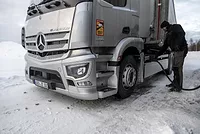 MBtruck.jpg MBtruck.jpg