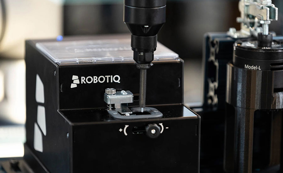 cobot retrieves a fastener from a screw presenter