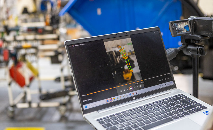 software uses artificial intelligence to capture workers’ movements
