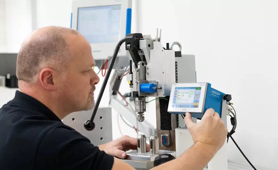 force-displacement monitoring of the pressing process
