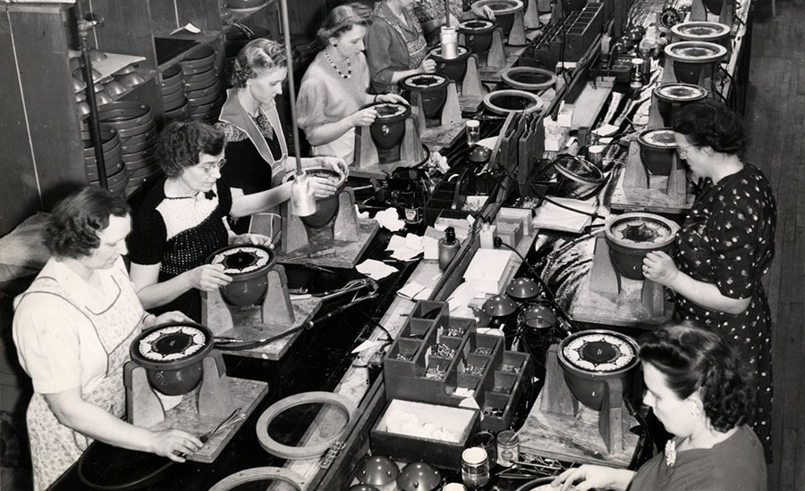 women assembling auxiliary indicators for gyrocompasses used in U.S. Navy ships