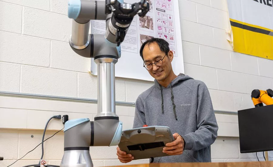 engineer programming a collaborative robot
