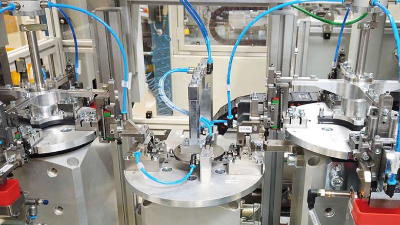 Automated Line Assembles Disposable Razors