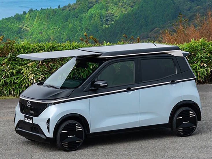 Nissan's roof-mounted Ao-Solar Extender solar panel